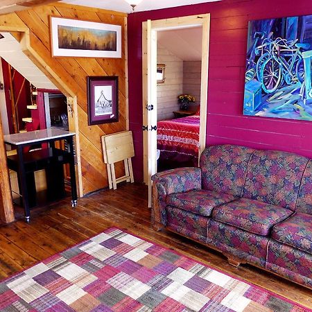 Отель Mountain Thyme Getaway Barkerville Экстерьер фото