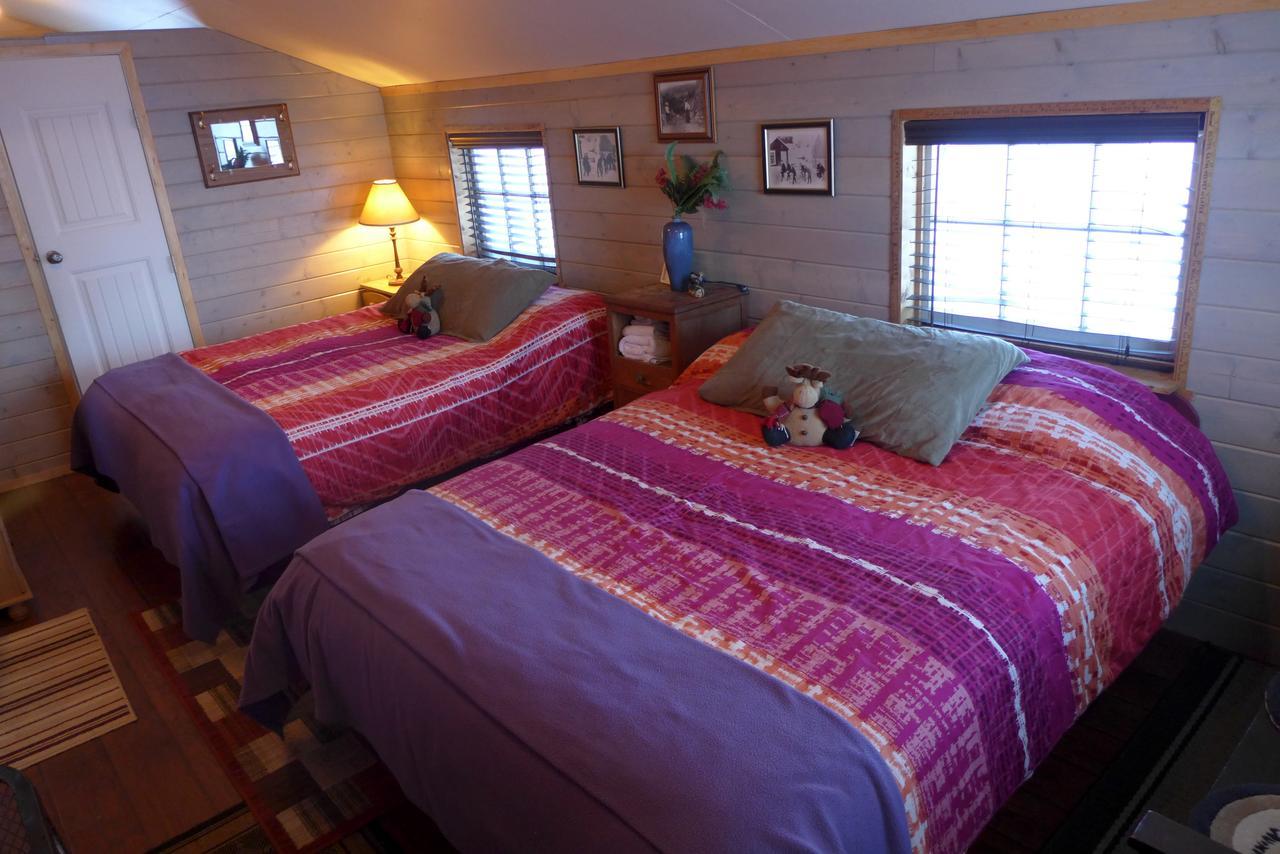 Отель Mountain Thyme Getaway Barkerville Экстерьер фото