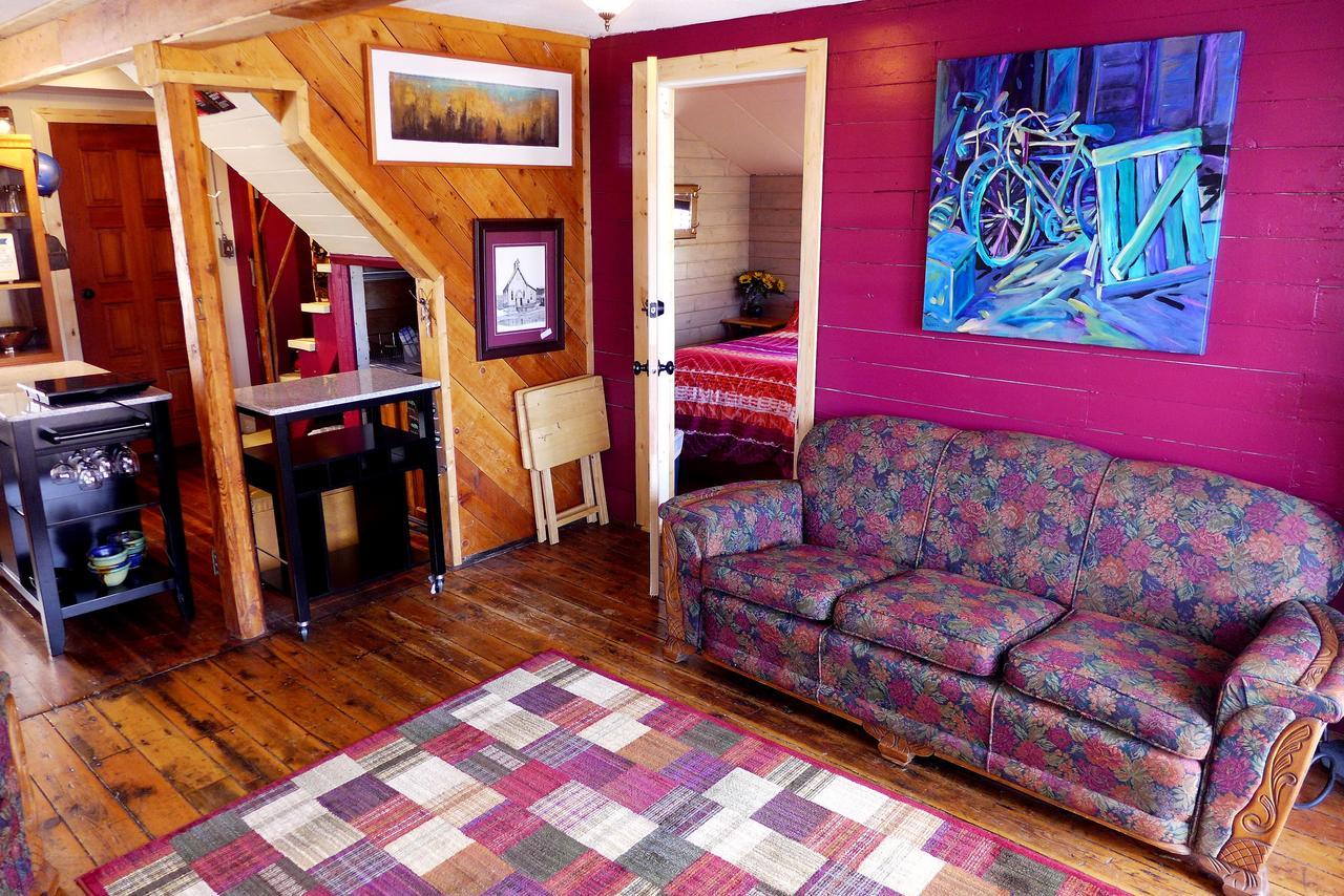 Отель Mountain Thyme Getaway Barkerville Экстерьер фото